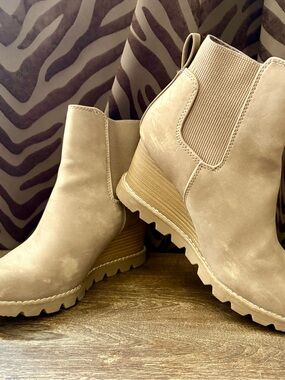 Universal Thread Women's Nubuck Chelsea Wedge Booties in Beige